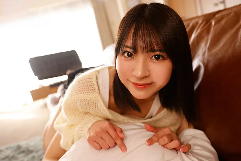 Chị gái lần đầu có người yêu còn nhiều ngỡ ngàng nên mượn của quý thằng em tập trước